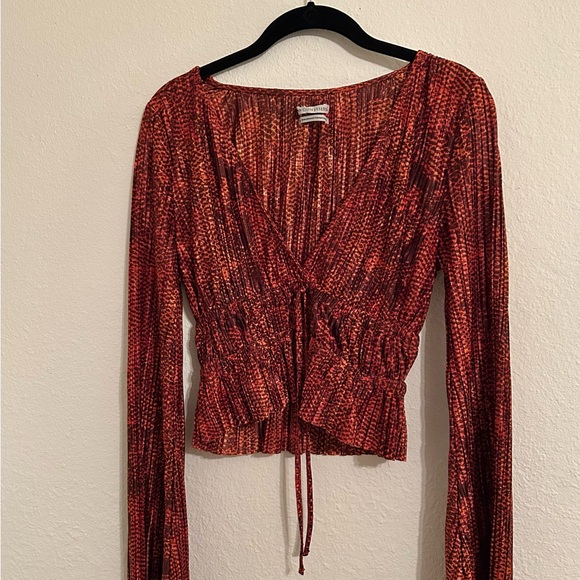 2/$30 Urban Outfitters Women's Plisse Peplum Crop Top Medium - Picture 3 of 9